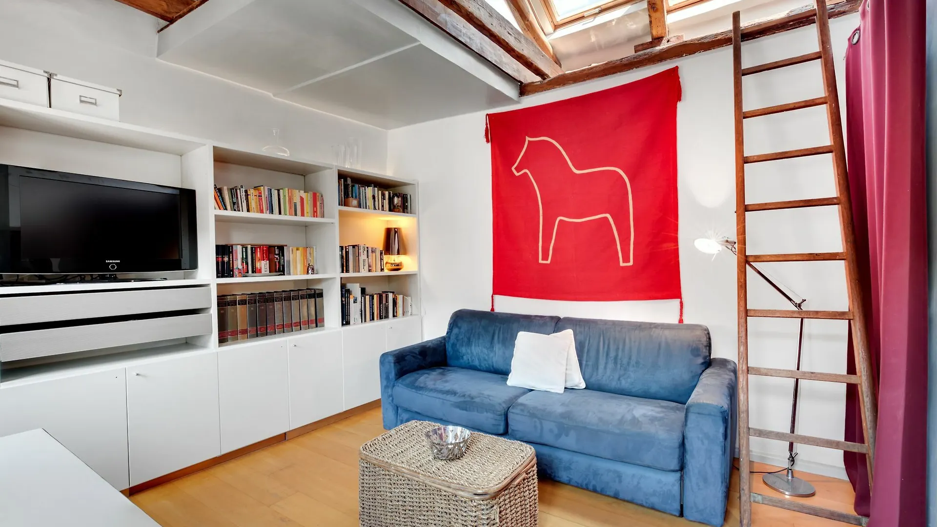 Bragora Smoochy Attic Venice Apartment